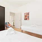 Guesthost - Santa Rita Roomy *