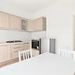 Guesthost - Santa Rita Roomy