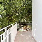 Guesthost - Santa Rita Roomy