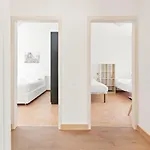 Guesthost - Santa Rita Roomy *
