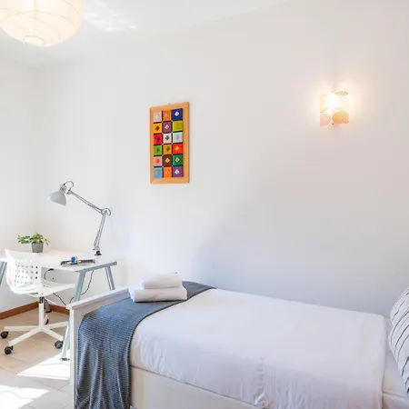 Guesthost - Santa Rita Roomy